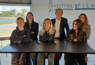 Deux élèves en terminale dans notre établissement ont intégré le jury jeune du Festival International du Film de Saint-Jean-de-Luz